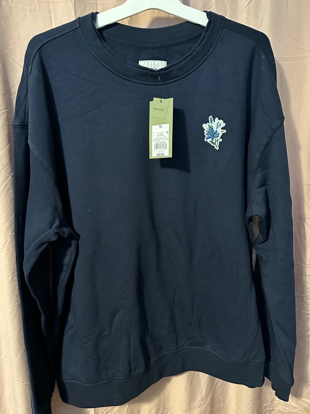 Goodfellow & Co Cotton Fleece Navy
Crewneck Embroidered Flower
Pullover XL